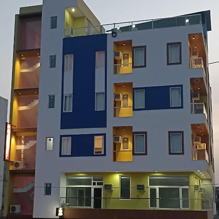 Om Hotel Rohtak Екстериор снимка