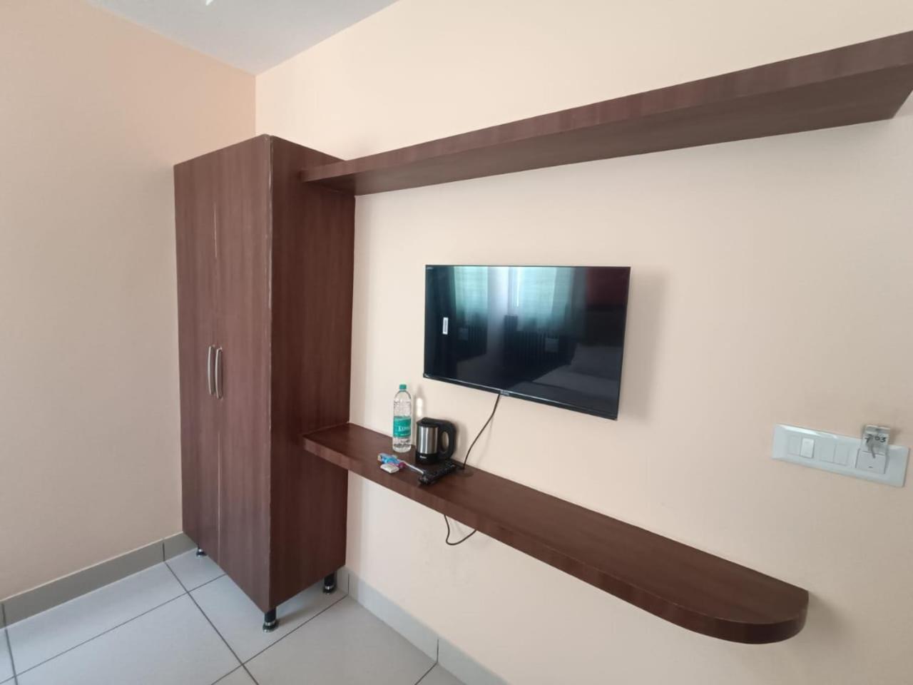 Om Hotel Rohtak Екстериор снимка